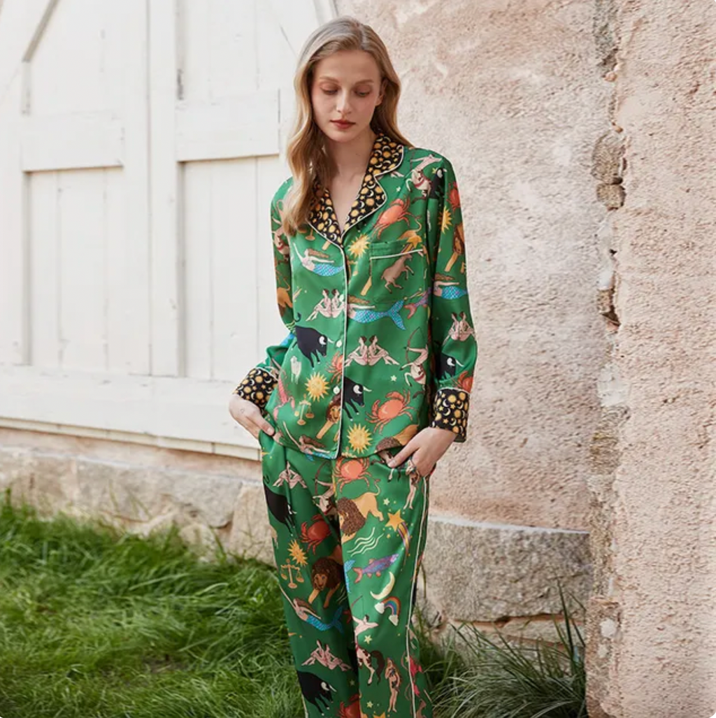 Stay comfortable and stylish in our Ensemble Stacy silk pajamas. Crafted from luxurious silk, these long-sleeved pajamas feature a sophisticated lapel and are perfect for lounging at home. Indulge in the ultimate relaxation experience with our fashionable silk pajama set.