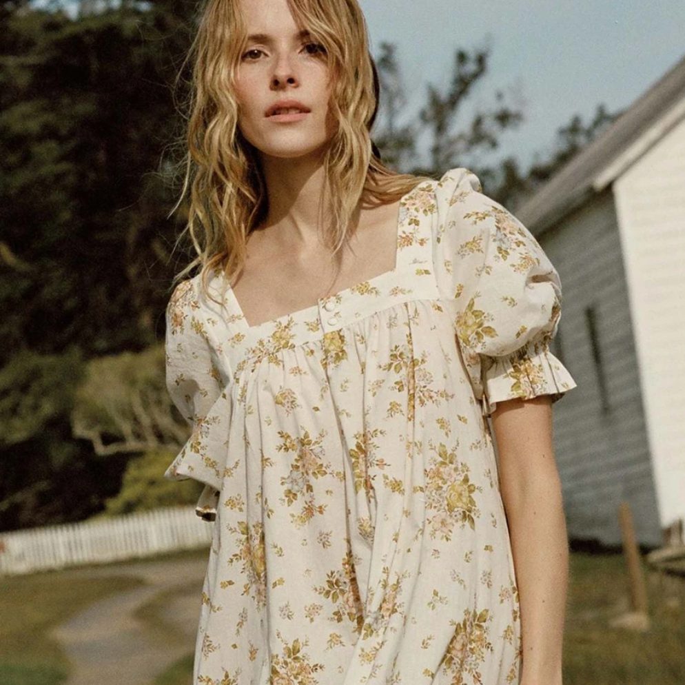 Indulge in the luxuriously chic Mini Dress Etoile. With its square collar and delicate French floral print, this dress exudes elegance and sophistication. The short puff sleeves and loose, ruffled design add a sweet and feminine touch. Perfect for any occasion, embrace the art of fashion with this must-have piece.