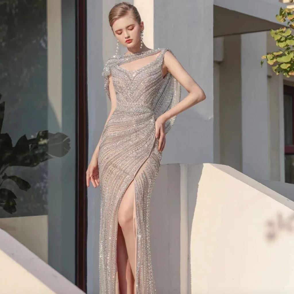 Be bold and stand out from the crowd in Robe Masami's Luxury Heavy Beading Evening Dress. Featuring an elegant mermaid fit and glamorous cape, you'll make a head-turning entrance at weddings, proms or any formal event!