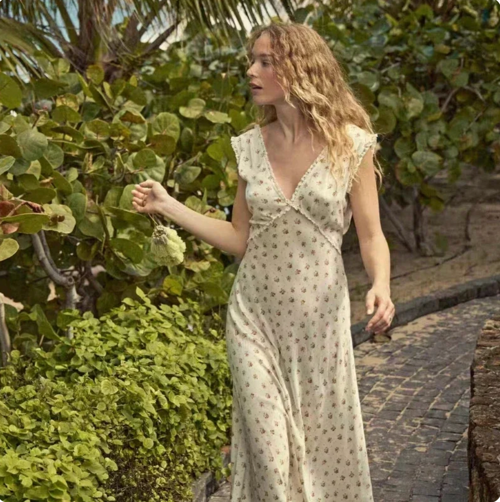 This French retro floral silk dress is the epitome of elegance and sophistication. Made from luxurious silk fabric and featuring a beautiful floral pattern, it is perfect for any special occasion. The timeless design and high-quality material ensure both comfort and style, making it a must-have in any fashion-forward woman's wardrobe.