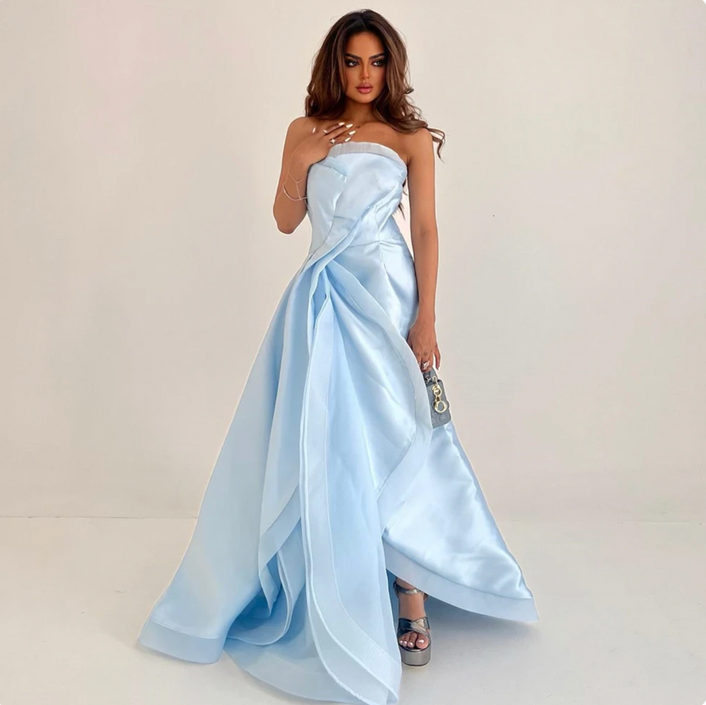 Indulge in the luxurious elegance of the Robe Ahmar. Made with premium satin fabric, this strapless prom dress combines sophistication and style. Featuring a new 2023 design, it's perfect for formal occasions. Elevate your look and make a statement with this stunning piece.