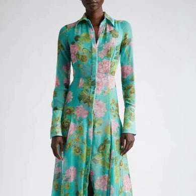 Indulge in luxury with the Robe Carlisha from Oscar de la Renta. This gorgeous silk chiffon maxi dress features a stunning geranium print, adding a touch of elegance and sophistication to your wardrobe. Perfect for any special occasion, this dress elevates your style and makes you feel like a true fashion icon.