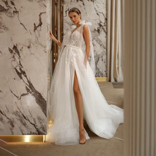 Look and feel fabulous in Robe Favele. Featuring a v-neck, buttonless design, and cascading maxi length, you'll turn heads from the aisle to the altar in style. Get ready to rock your special day with comfort and confidence. Wearing Robe Favele is the ultimate bold move!