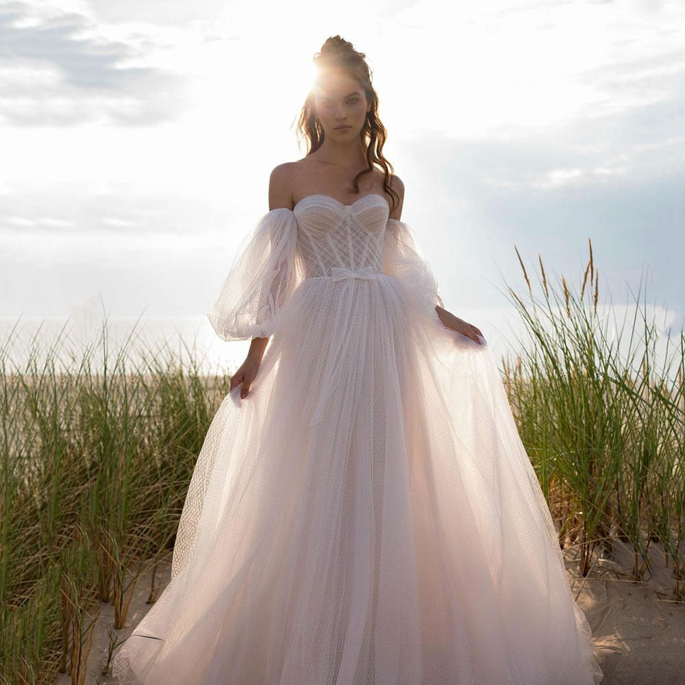 Robe Ciara is the perfect choice for your special day. Crafted from a lightweight fabric, it delicately hugs your silhouette while its intricate detailing adds a touch of sophistication and elegance. An exquisite piece for a momentous occasion.