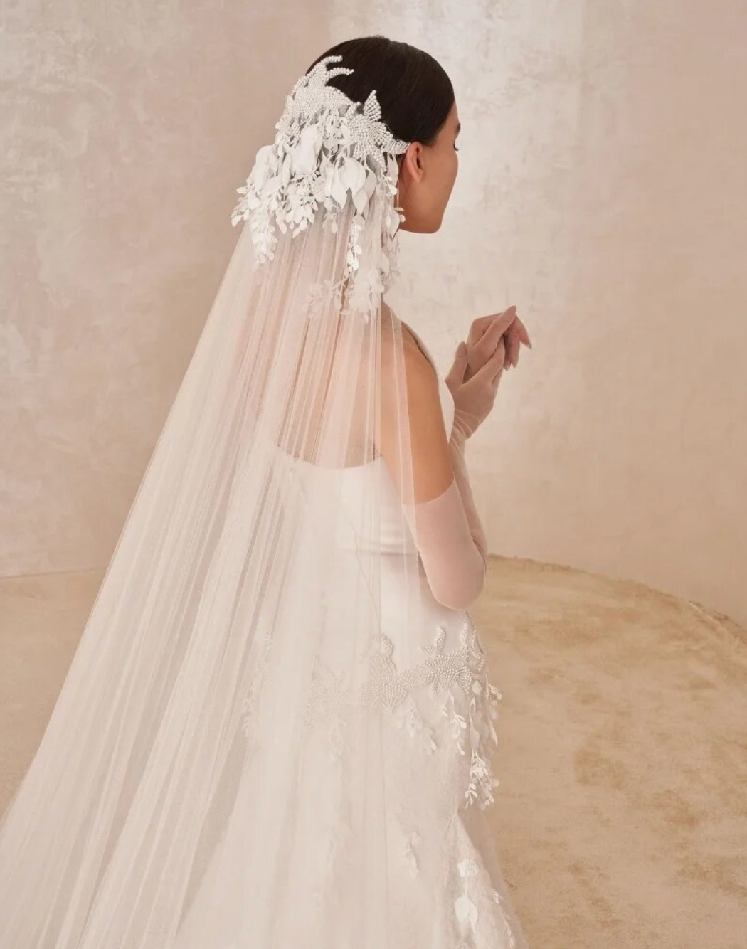 This elegant lace trumpet strapless dress, known as Dress Remie, features delicate lace appliques that add a touch of sophistication to your wedding day look. Made with expert craftsmanship, this dress exudes elegance and charm, perfect for the modern bride looking for a timeless and refined look.