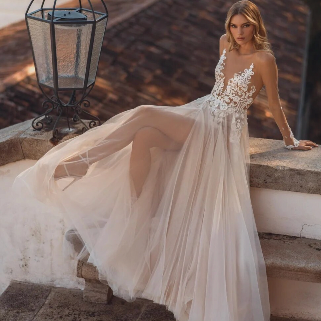 Dress Noelle is the perfect choice for your wedding day. This elegant A-line wedding dress combines classic style with modern design. Made with high-quality fabric, it guarantees a comfortable and stylish fit. Say "I do" in style with Dress Noelle.