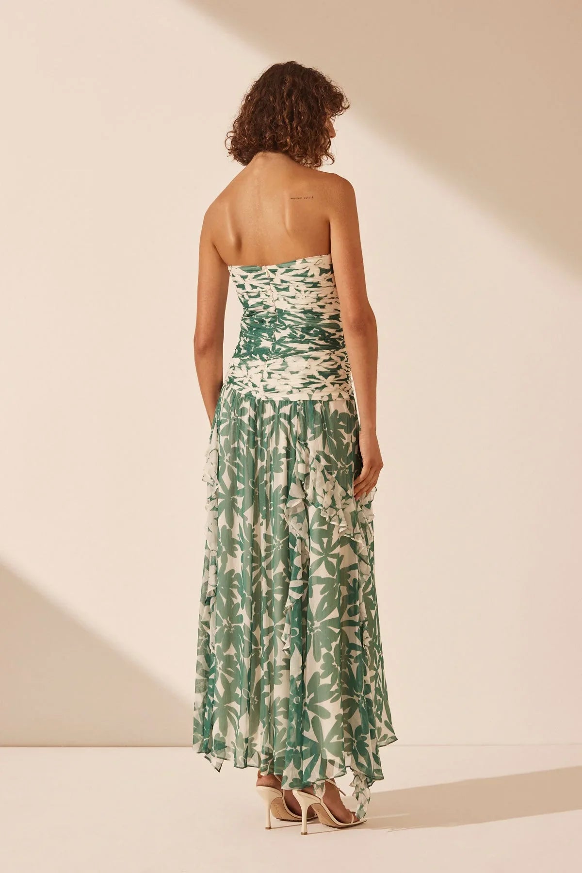 Unleash your inner flower child with the Marguerite Dress by Shona Joy! This stunning ruched maxi dress features a detachable strapless neckline and spliced contrast print, highlighting the exclusive Marguerite print. The lightweight semi-sheer chiffon adds a touch of elegance, while the boning in the bodice and invisible back zip provide a flattering fit. Perfect for any occasion, the gathered frill maxi length skirt will make you feel like a goddess.