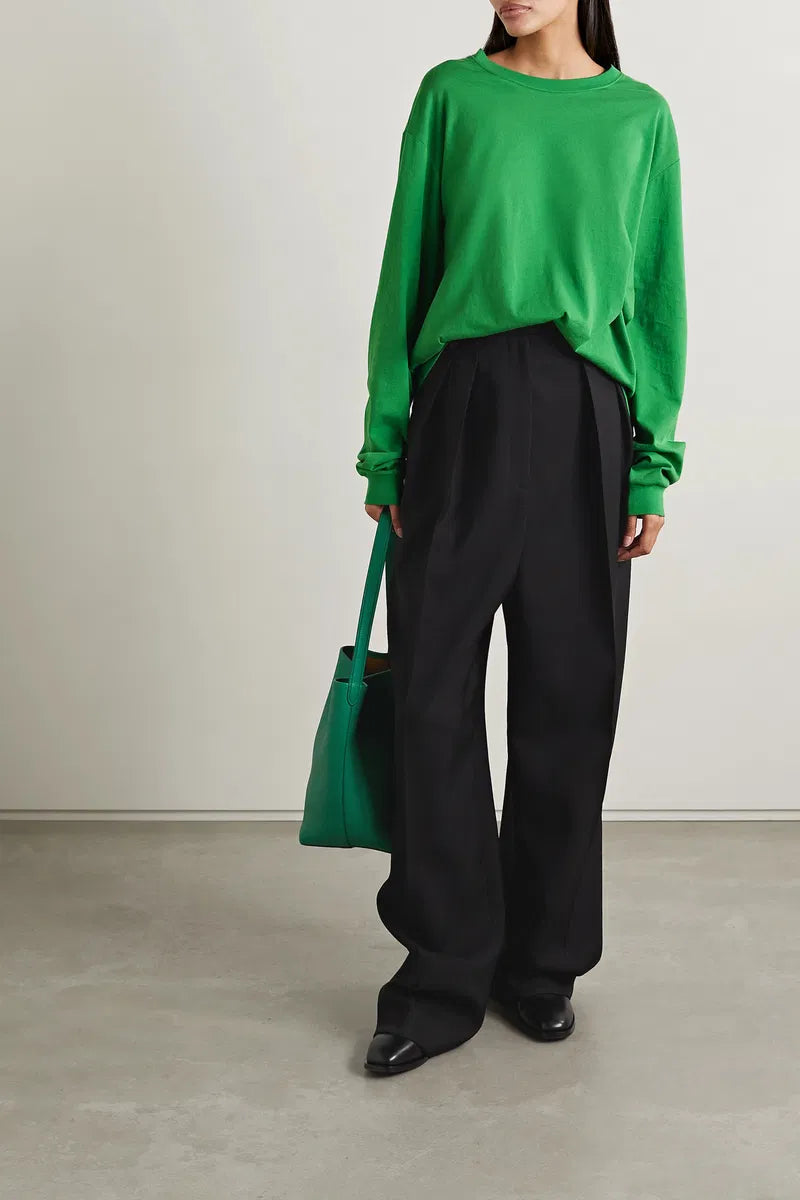 Crafted from organic cotton-jersey, the Ciles T-shirt by The Row embodies timeless design through its understated silhouette and premium materials. Built to become a wardrobe staple, this relaxed-fit essential pairs effortlessly with everything from denim to tailored pieces and midi skirts. Invest in quality that lasts.