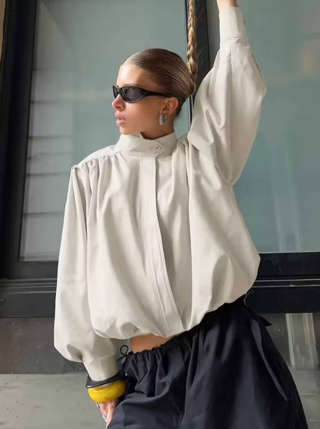 Elevate your everyday style with the Core Jacket, designed for effortless autumn elegance. This casual short jacket features a chic collar and a smooth zipper closure, delivering both comfort and sophistication. Its solid color and loose fit make it perfect for daily commuting or relaxed streetwear, allowing you to move freely while looking polished. Stay cozy and fashion-forward this season with a versatile outerwear piece that complements any casual outfit.