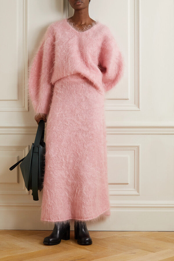 Experience luxurious comfort and style with the BY MALENE BIRGER Merino Wool Blend Set. The Hamie V-Neck Oversize Sweater boasts a cozy Mohair and Merino Wool blend in a feminine Bubble Pink color. Elevate your wardrobe and feel your best with this irresistible combination of quality and fashion.