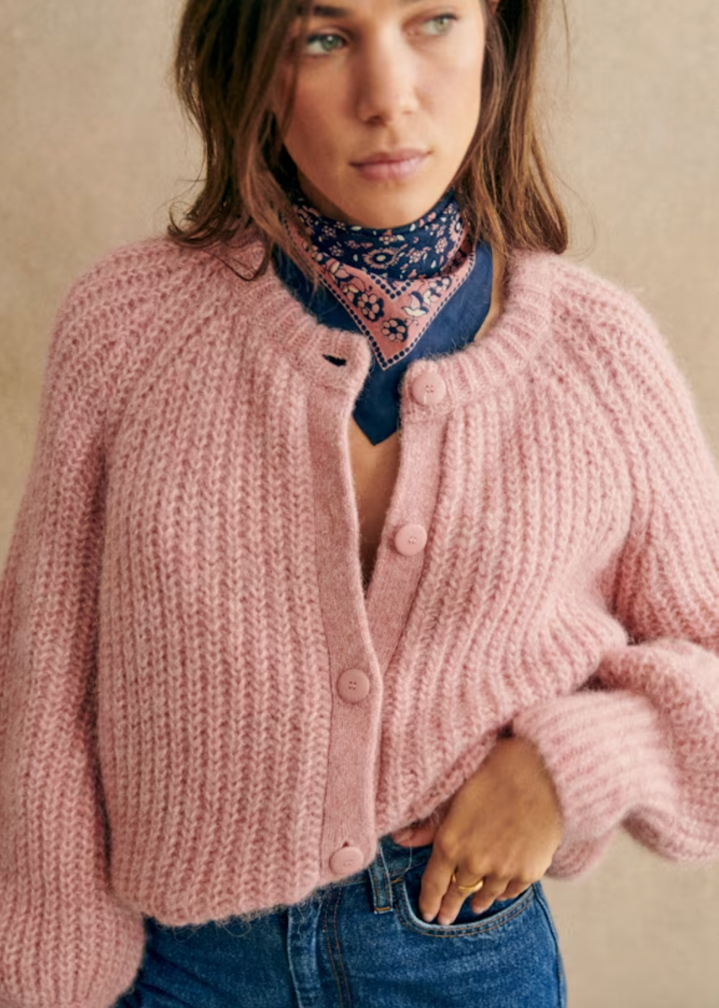 Indulge in the luxurious comfort and style of the Cardigan Emile. Crafted from a blend of alpaca and wool, this cardigan boasts long, slightly puffed sleeves and a beaded rib knit design. The round neckline and tone-on-tone buttons add an elegant touch to this slightly oversized piece, making it a must-have for any sophisticated wardrobe.