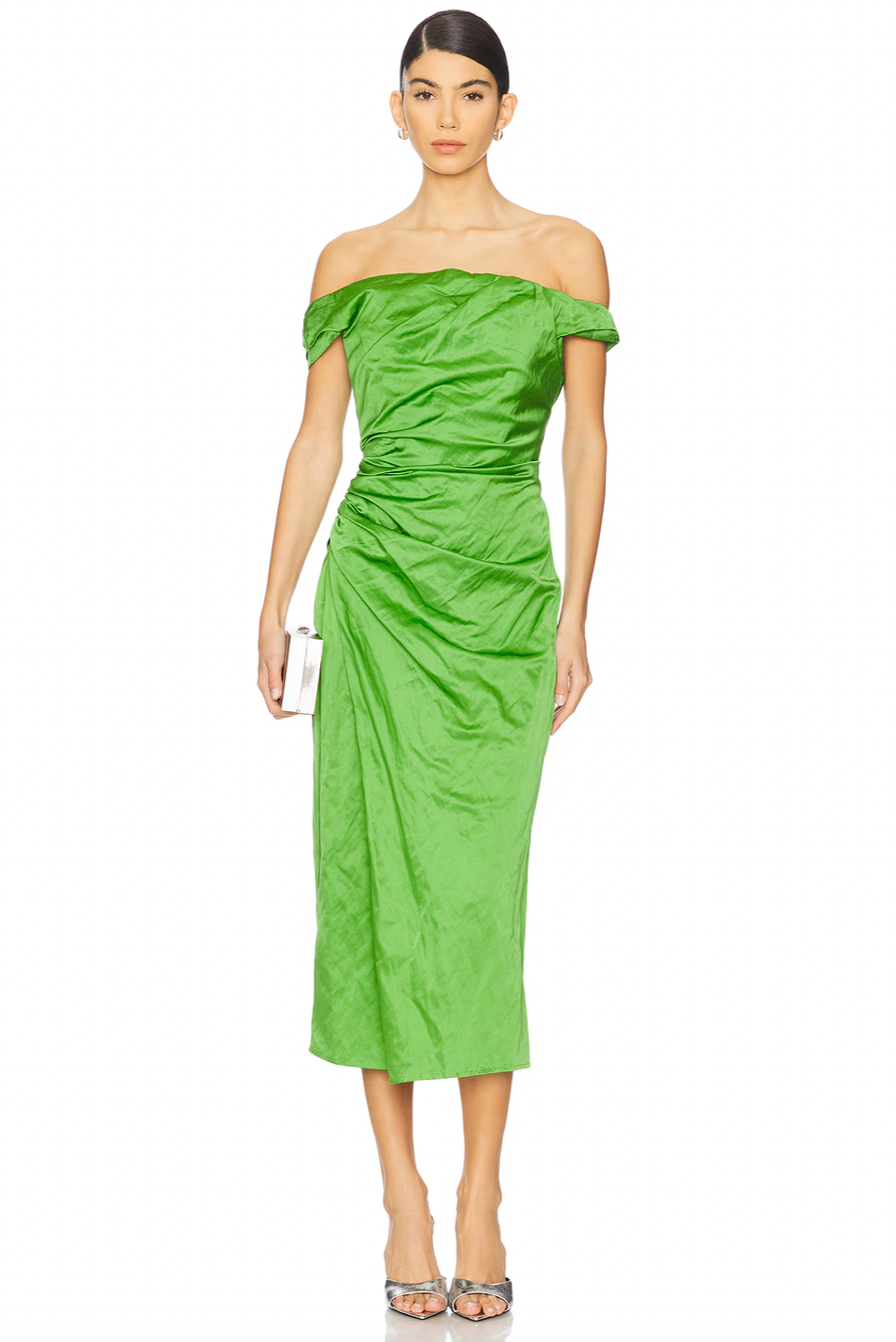 The Camille Dress is a sophisticated garment that combines elegance and comfort. Made of medium-weight satin, it offers fluid draping that flatters the silhouette. Its fitted yoke provides delicate support, while the side opening adds movement and versatility to the design. Invisible zipper closure for a flawless finish without vizuale interruptions. Without lining, permanent freedom of movement prevails.