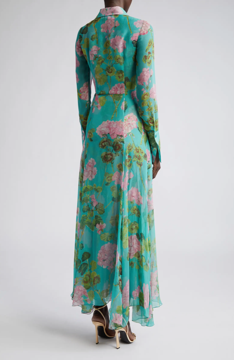 Indulge in luxury with the Robe Carlisha from Oscar de la Renta. This gorgeous silk chiffon maxi dress features a stunning geranium print, adding a touch of elegance and sophistication to your wardrobe. Perfect for any special occasion, this dress elevates your style and makes you feel like a true fashion icon.