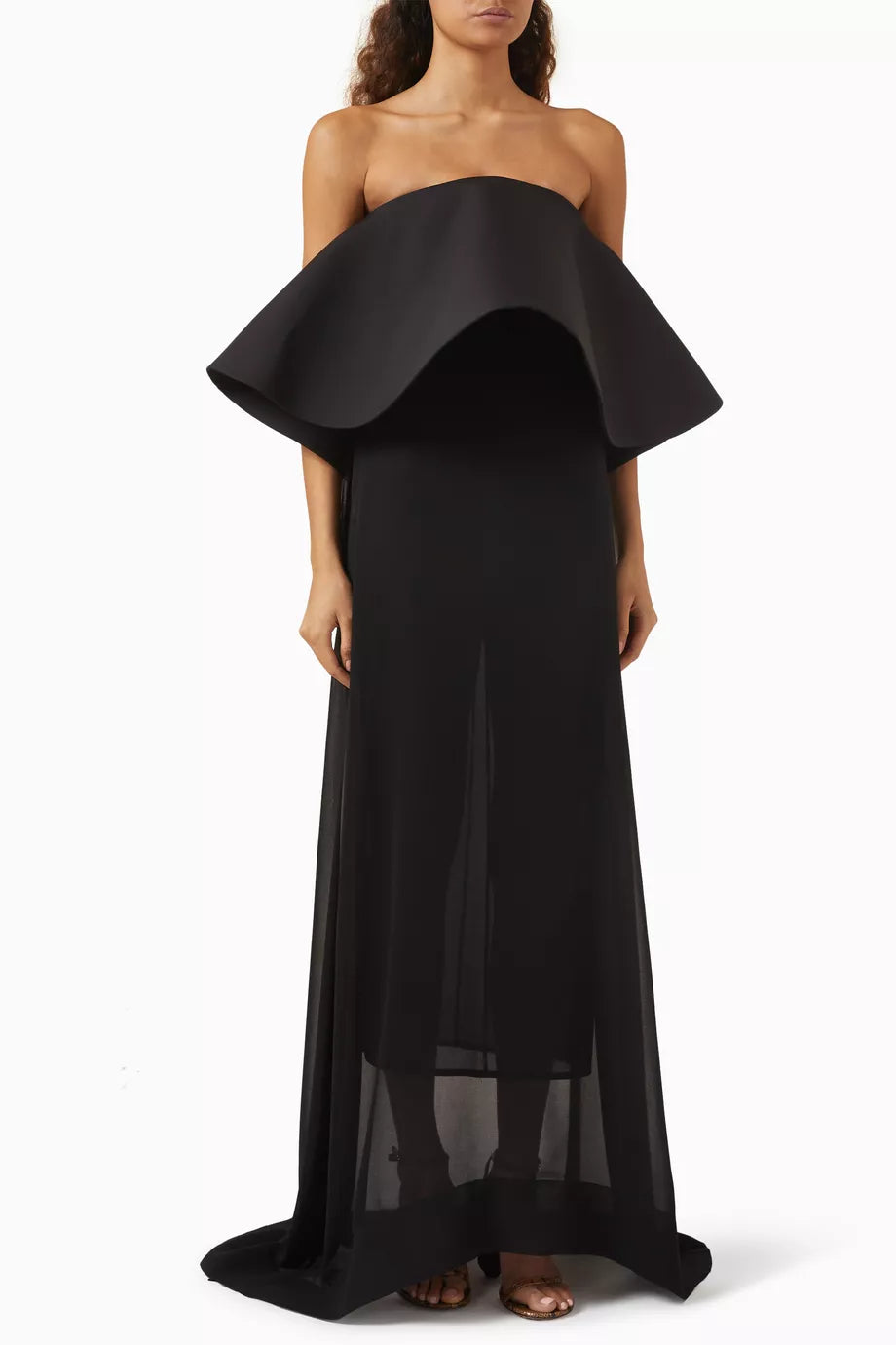 Elevate your style with the La Robe Vela Maxi Dress by Jacquemus, perfect for weddings and elegant soirées. Its silk-wool bustier with built-in boning shapes and supports for a flawless silhouette, while the semi-sheer chiffon skirt flows beautifully, creating an effortless sense of grace with every step. Make a memorable entrance with this striking, sophisticated dress designed to captivate.