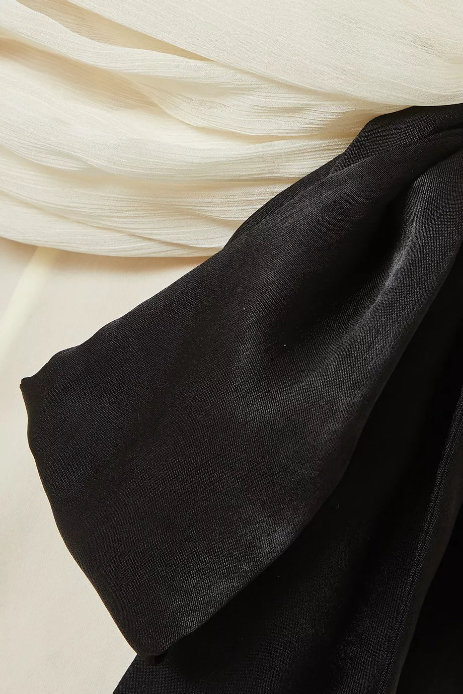 Elevate your evening elegance with the Elodie Off-shoulder Maxi Dress by Siedres, where timeless sophistication meets modern allure. Crafted from luxuriously flowing chiffon, this maxi dress drapes beautifully to create a graceful, elongated silhouette that flatters every frame. The striking off-shoulder neckline exudes romance and femininity, while the exquisite bow detail at the bodice serves as a stunning focal point that captures attention. 