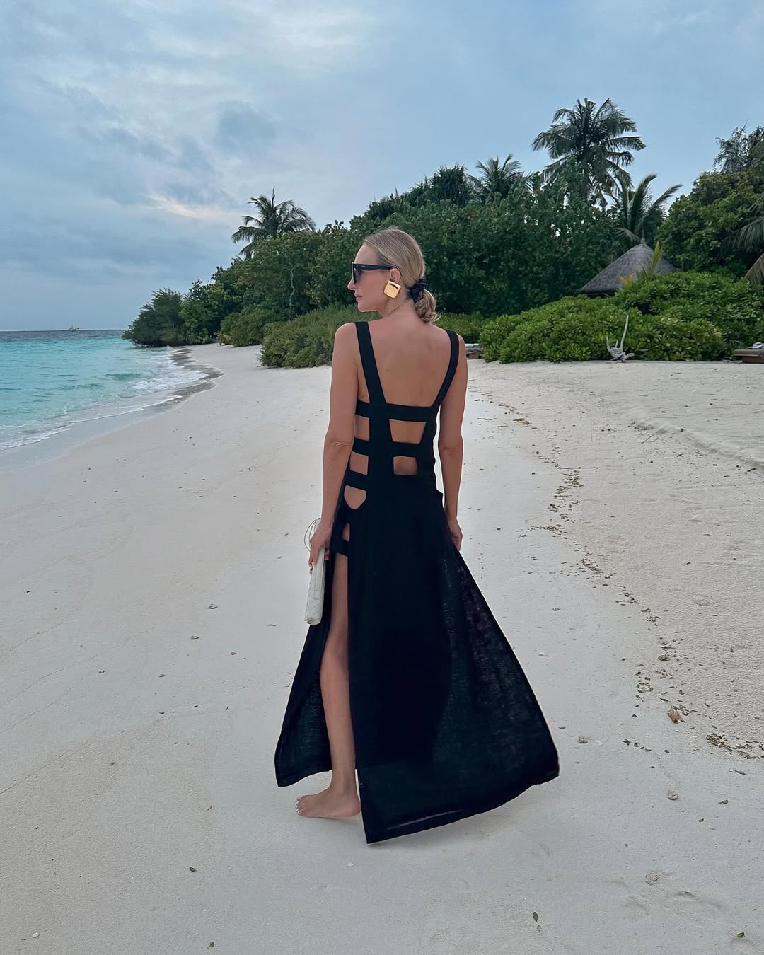 Introducing The Jay Dress, the perfect blend of chic elegance and casual comfort. With its maxi length, this dress is perfect for any occasion - from a day at the beach to a resort getaway. Elevate your wardrobe with this must-have piece.