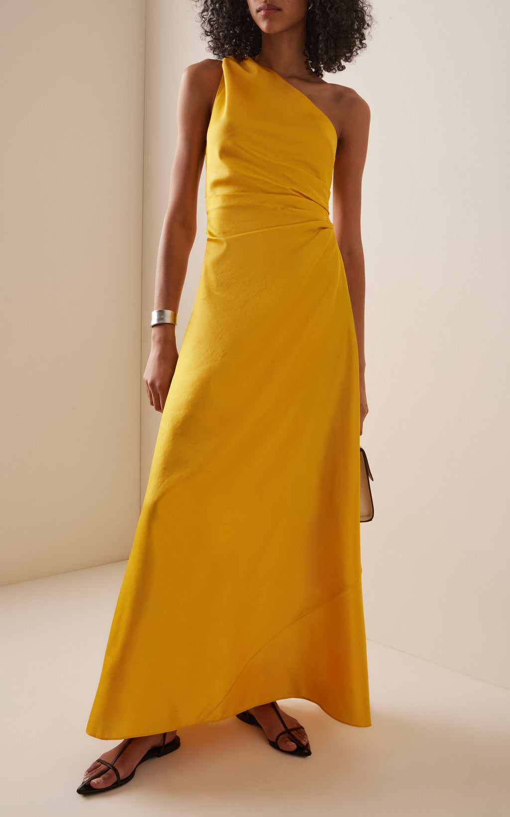 The Este Silk Dress by Staud captures elegance with its luxurious silk dupioni fabric and sophisticated one-shoulder design. Featuring sleeveless styling and flattering draping at the bodice, this maxi gown enhances your silhouette while offering timeless grace. Perfect for special occasions, it combines comfort and style effortlessly to make you stand out.