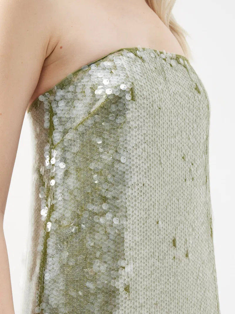 Embrace effortless elegance with the Casey Strapless Sequinned Dress by Staud. This light green stunner features a sophisticated strapless neckline and flowing ankle-length cut that flatters every frame. Shimmering sequins catch the light with every movement, creating an enchanting sparkle perfect for evening events and special occasions. The contemporary design channels modern glamour while maintaining timeless appeal. 