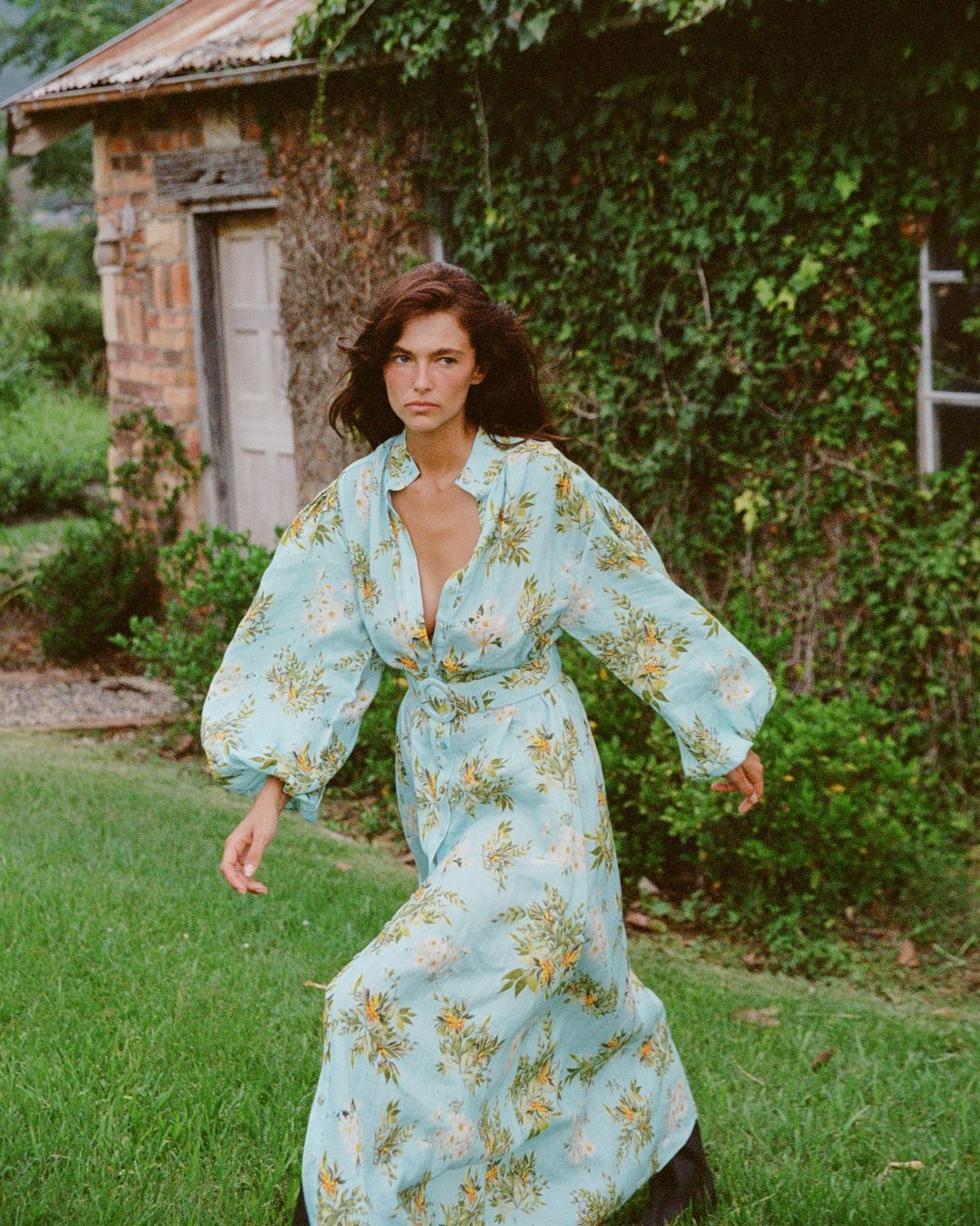 Indulge in the luxurious feel of the Noddy Dress by Palm Noosa, crafted in 100% Premium Linen with the exclusive Wild Berry print. The oversized fit offers a relaxed, effortless style, complete with blouson sleeves and a statement eyelet belt to cinch in the waist. Feel confident and chic in this versatile piece.