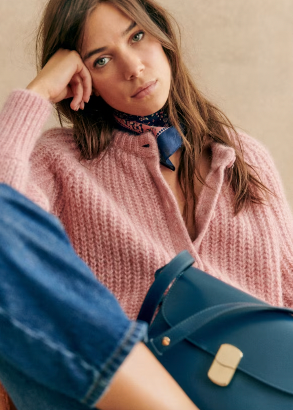Indulge in the luxurious comfort and style of the Cardigan Emile. Crafted from a blend of alpaca and wool, this cardigan boasts long, slightly puffed sleeves and a beaded rib knit design. The round neckline and tone-on-tone buttons add an elegant touch to this slightly oversized piece, making it a must-have for any sophisticated wardrobe.