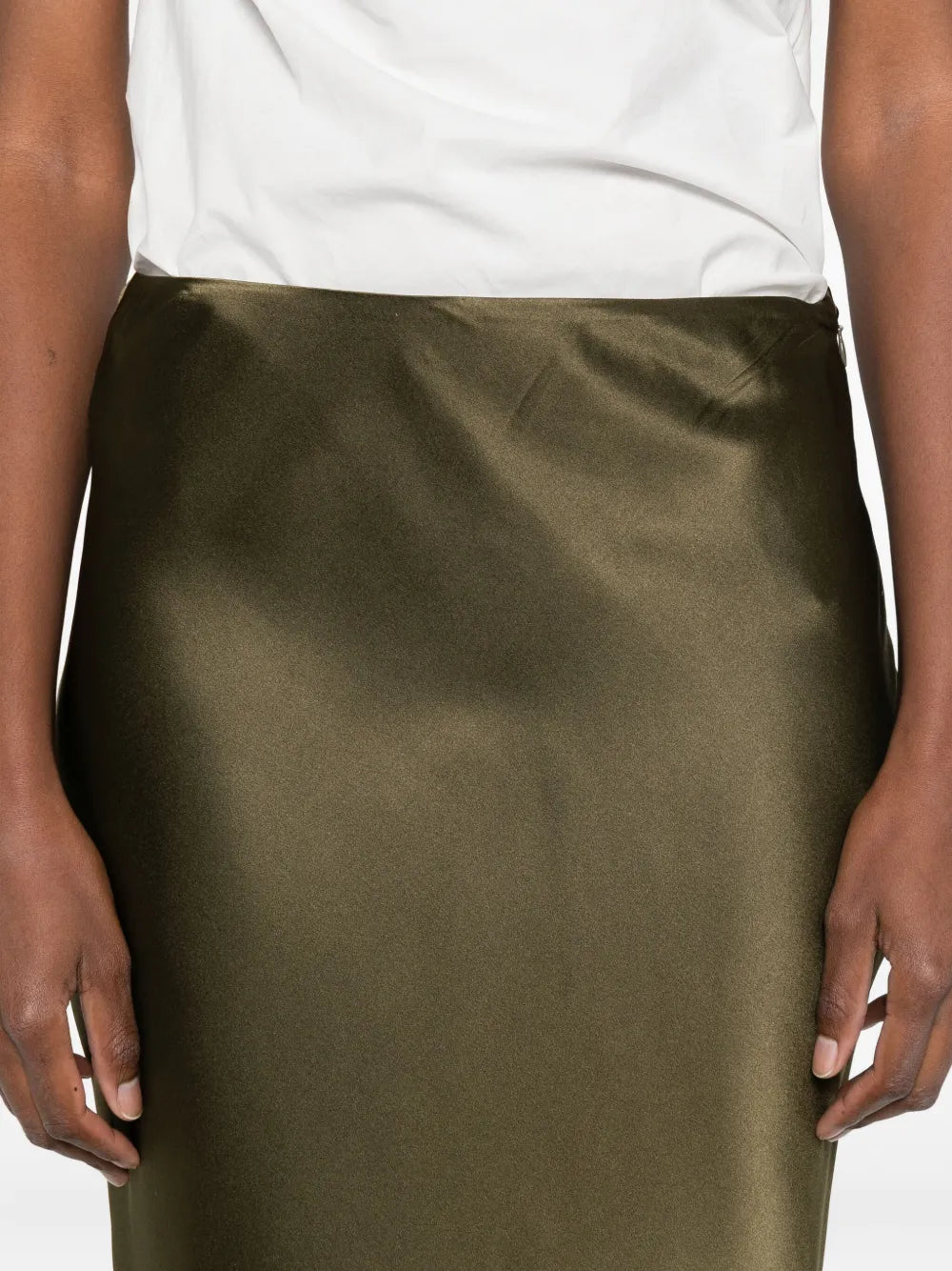 Elevate your wardrobe with the Chantel maxi skirt from Cult Gaia. Featuring a vibrant green hue and a sleek straight hem, this skirt offers a polished and modern silhouette. Its concealed zip fastening ensures a seamless look, while the high-shine finish adds a touch of sophistication for both day and evening wear. Perfect for making a statement with understated elegance.