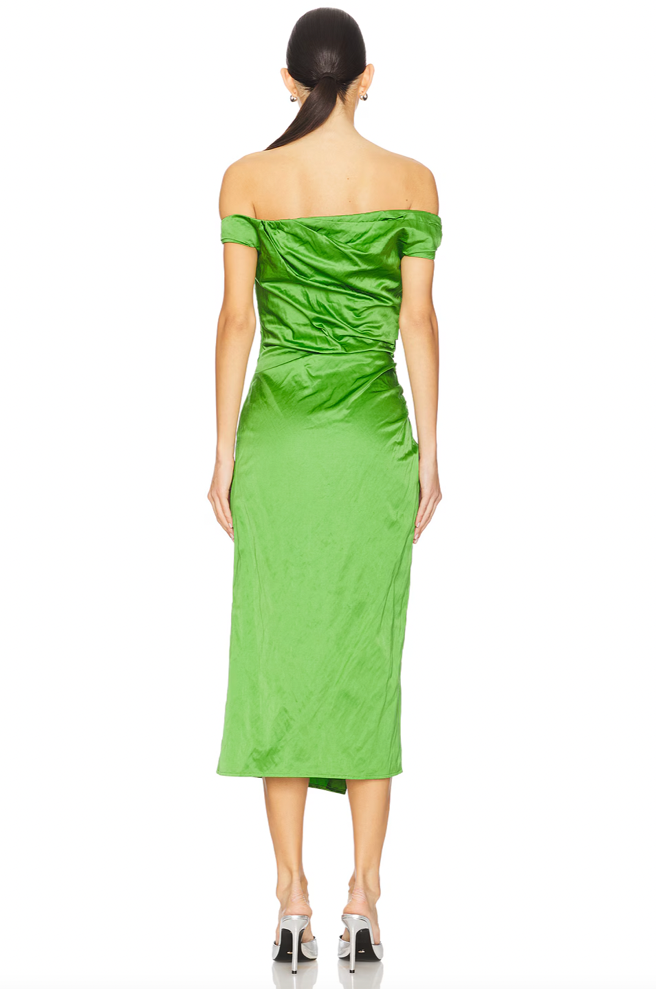 The Camille Dress is a sophisticated garment that combines elegance and comfort. Made of medium-weight satin, it offers fluid draping that flatters the silhouette. Its fitted yoke provides delicate support, while the side opening adds movement and versatility to the design. Invisible zipper closure for a flawless finish without vizuale interruptions. Without lining, permanent freedom of movement prevails. 