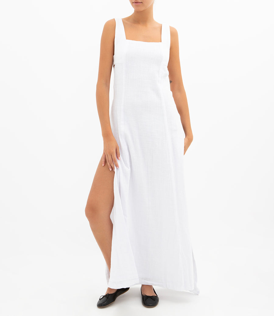 Introducing The Jay Dress, the perfect blend of chic elegance and casual comfort. With its maxi length, this dress is perfect for any occasion - from a day at the beach to a resort getaway. Elevate your wardrobe with this must-have piece.