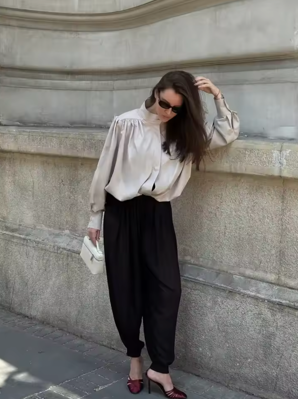 Elevate your everyday style with the Core Jacket, designed for effortless autumn elegance. This casual short jacket features a chic collar and a smooth zipper closure, delivering both comfort and sophistication. Its solid color and loose fit make it perfect for daily commuting or relaxed streetwear, allowing you to move freely while looking polished. Stay cozy and fashion-forward this season with a versatile outerwear piece that complements any casual outfit.