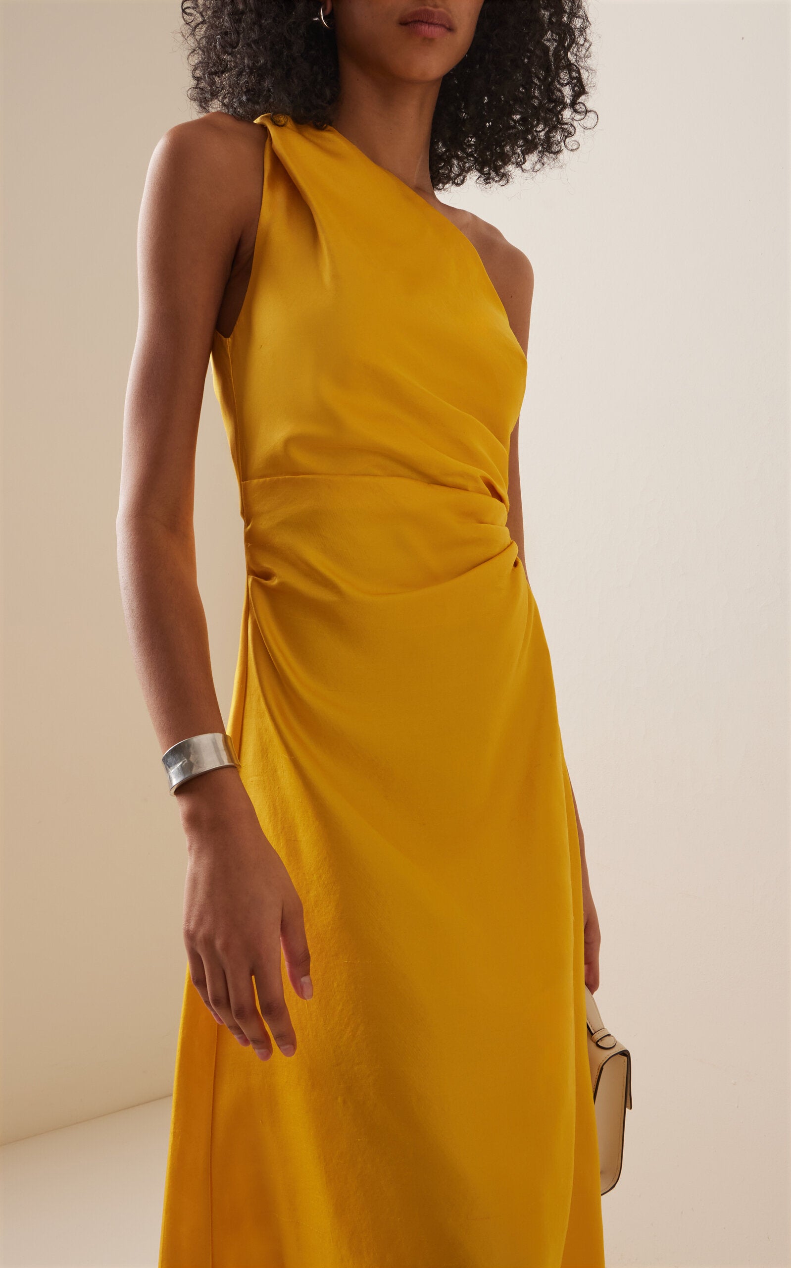 The Este Silk Dress by Staud captures elegance with its luxurious silk dupioni fabric and sophisticated one-shoulder design. Featuring sleeveless styling and flattering draping at the bodice, this maxi gown enhances your silhouette while offering timeless grace. Perfect for special occasions, it combines comfort and style effortlessly to make you stand out.