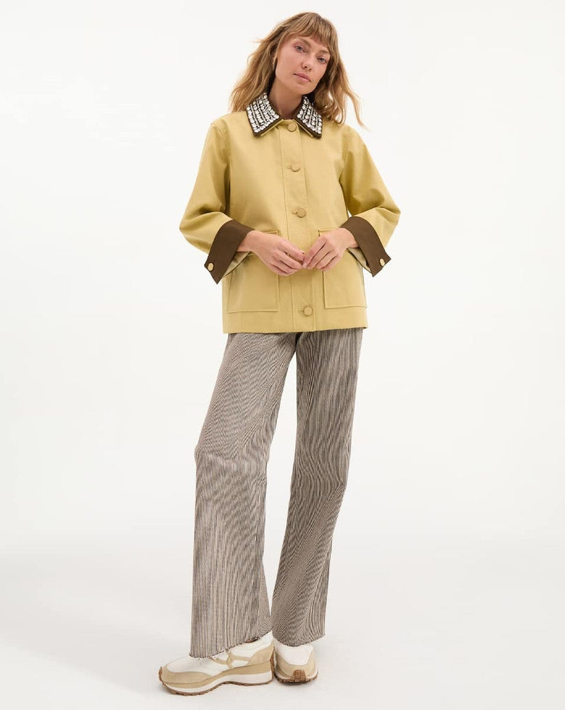 The Arlen Dickey Coat is expertly tailored from soft, 100% cotton for a lightweight and transitional piece. With a relaxed, boxy fit and oversized flap pockets, it offers both style and practicality. But the real showstopper? The detachable collar adorned with dazzling rhinestones, adding a touch of glamour and elevating any outfit.