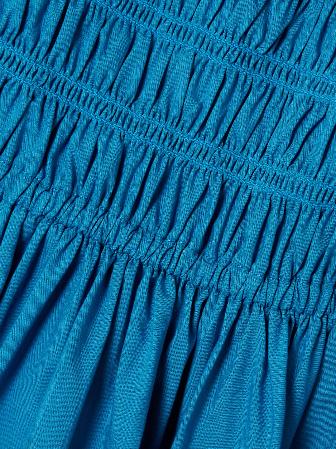 Experience the charm of the Californian coast with the Quinn Poplin Midi Dress by DÔEN. Crafted from crisp cotton-poplin, this dress features a shirred bodice that flatters your silhouette and elegant puffed sleeves for a touch of romantic allure. Its prairie-inspired design offers effortless style, making it perfect for both casual outings and special occasions. Embrace timeless femininity and comfort in one versatile piece.