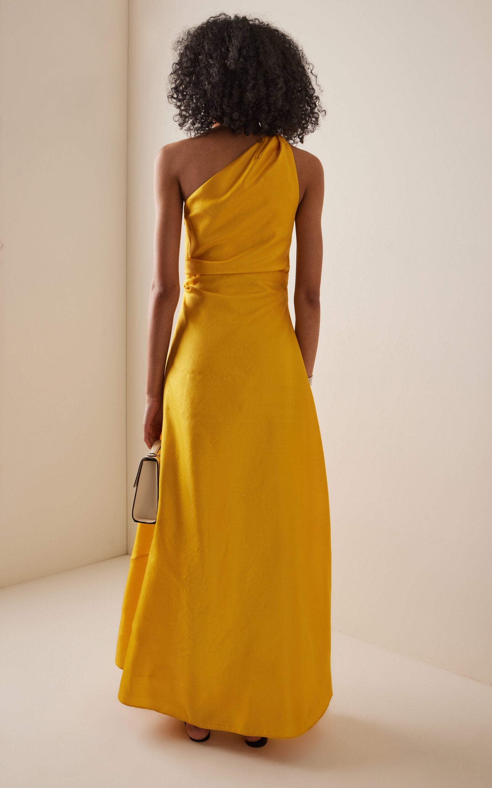 The Este Silk Dress by Staud captures elegance with its luxurious silk dupioni fabric and sophisticated one-shoulder design. Featuring sleeveless styling and flattering draping at the bodice, this maxi gown enhances your silhouette while offering timeless grace. Perfect for special occasions, it combines comfort and style effortlessly to make you stand out.