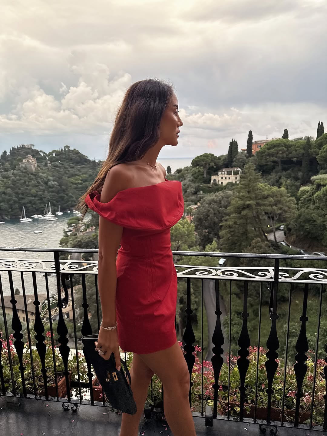 Experience bold sophistication with this minidress crafted from a lightweight cotton-blend fabric that ensures comfort and ease. Its sculptural silhouette enhances your natural shape while the asymmetrical neckline adds a modern edge. Exaggerated hips create a striking profile, making this piece perfect for those who want to stand out with confidence and style. Designed to empower, it blends artisanal craftsmanship with contemporary flair, redefining elegance for the fearless woman.