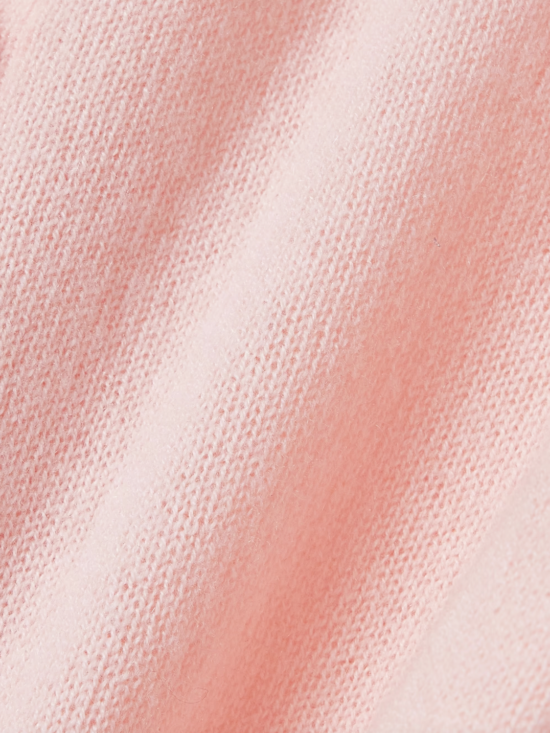 Elevate your everyday wardrobe with the Freya cashmere cardigan by Doen, where timeless elegance meets uncompromising comfort. Crafted from luxuriously soft cashmere, this versatile piece drapes beautifully and feels like a gentle embrace against your skin. Perfect for layering over dresses or pairing with your favorite jeans, the Freya transitions seamlessly from office to evening. 