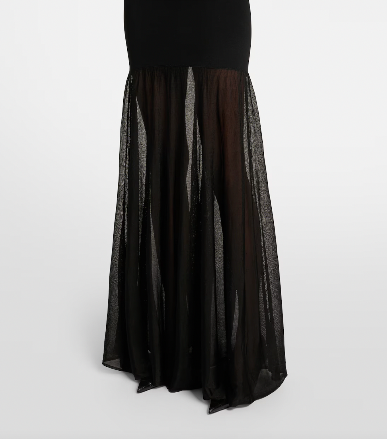 Elevate your evening look with this sleek black maxi dress by Toteme. Featuring a fine knit fabric and a panelled design, it offers both comfort and subtle sophistication. The sleeveless scoop neck and unlined construction keep the silhouette light and breathable, while the flared, long skirt adds graceful movement. Perfect for formal occasions, this dress combines understated elegance with a modern edge.