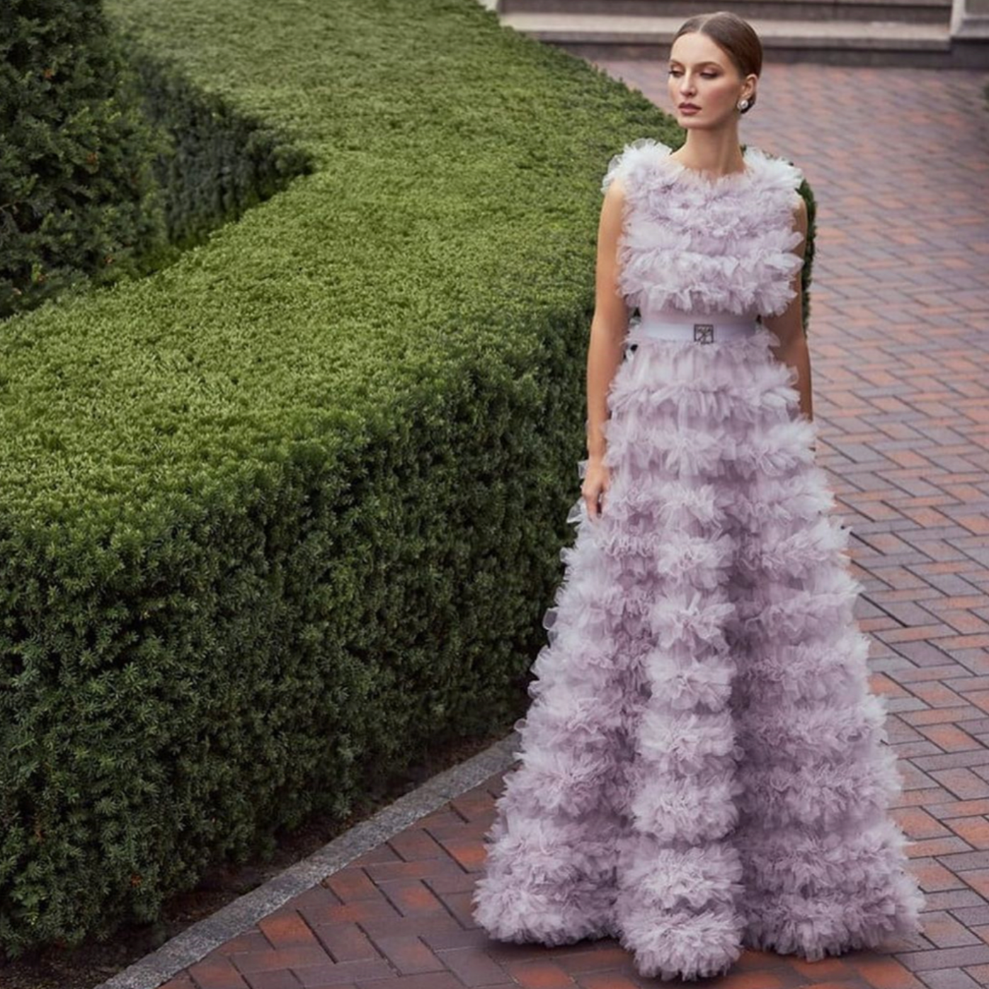 Elevate your evening wardrobe with the Robe Jaxie. This retro-exquisite, A-line layered tulle dress is perfect for formal occasions. With its elegant tulle-detailed design, you'll stand out in the crowd and make a lasting impression. Make your night extraordinary in the Robe Jaxie!