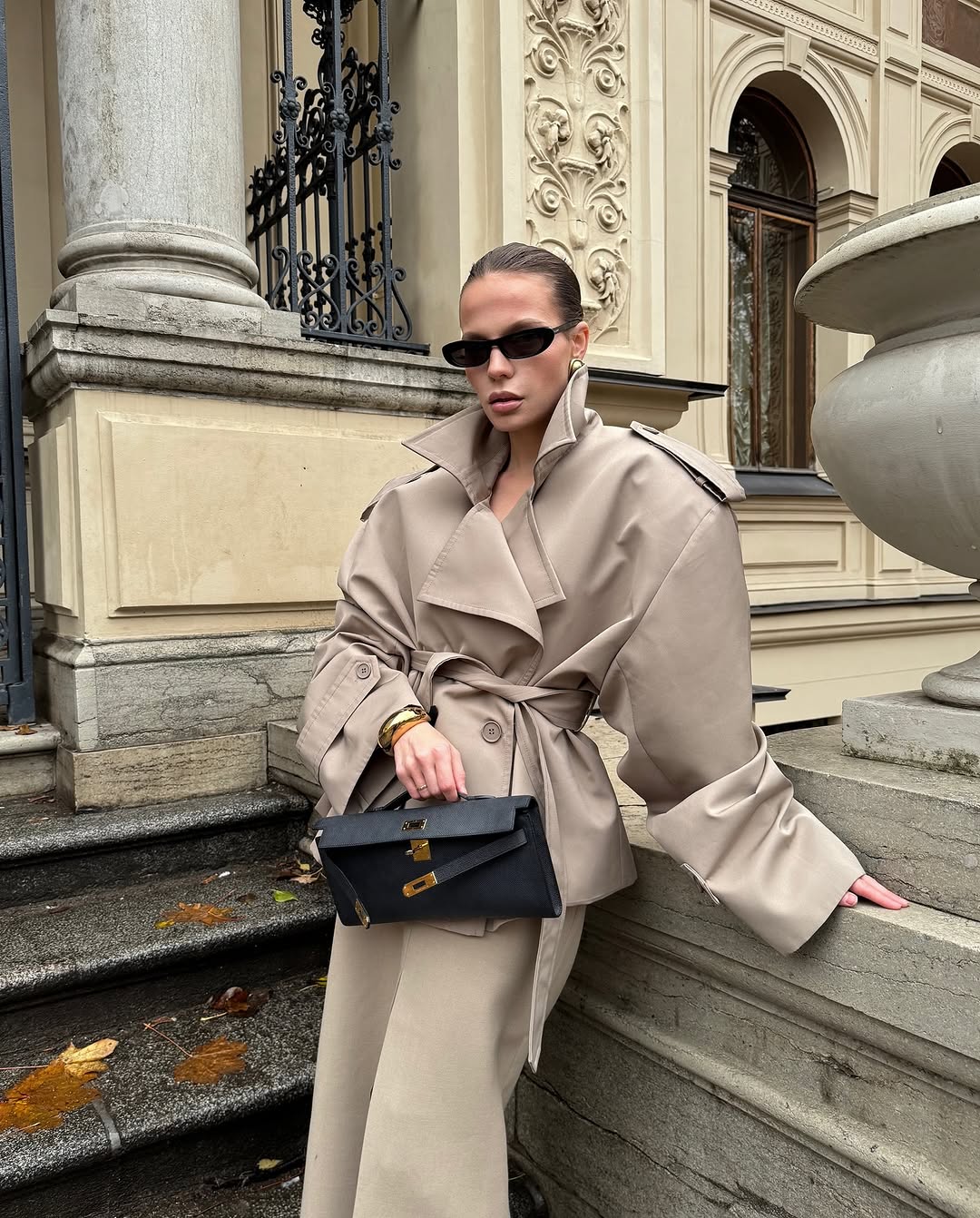 Elevate your wardrobe with this cropped beige trench coat, designed to blend timeless elegance with modern style. Its tailored fit effortlessly complements any outfit, while the neutral beige tone adds versatile sophistication. Ideal for layering, this coat offers both comfort and a chic silhouette, making it a must-have piece for your collection.