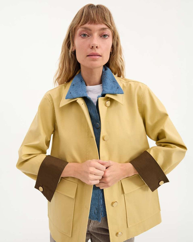 The Arlen Dickey Coat is expertly tailored from soft, 100% cotton for a lightweight and transitional piece. With a relaxed, boxy fit and oversized flap pockets, it offers both style and practicality. But the real showstopper? The detachable collar adorned with dazzling rhinestones, adding a touch of glamour and elevating any outfit.