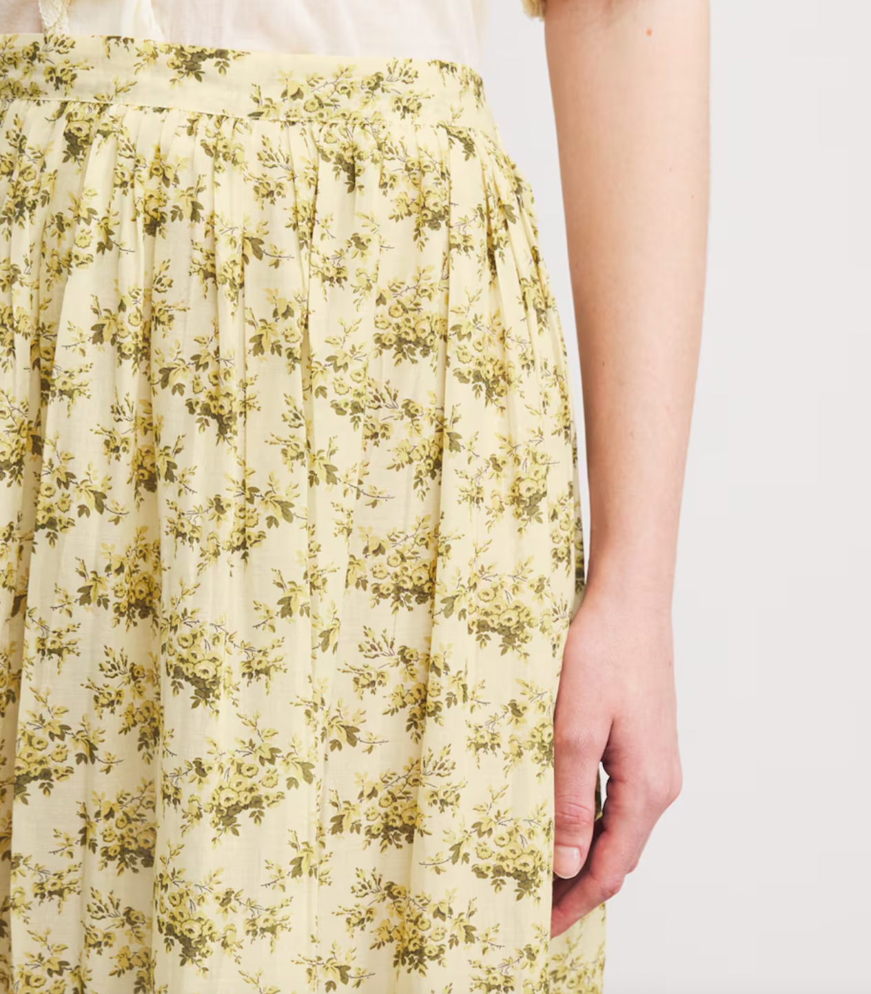 The Marcie Midi Skirt by DÔEN combines timeless romance with everyday ease. Its featherlight fabric and Victorian-inspired floral print bring a delicate, vintage charm, while subtle pintuck details enhance its graceful silhouette. Designed to move effortlessly through your day, this skirt is a versatile staple that elevates your wardrobe with minimal effort. Perfect for the woman seeking style that complements a busy lifestyle without sacrificing elegance.