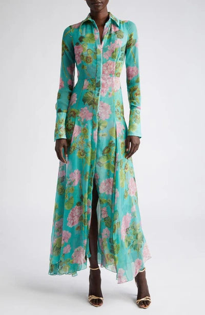 Indulge in luxury with the Robe Carlisha from Oscar de la Renta. This gorgeous silk chiffon maxi dress features a stunning geranium print, adding a touch of elegance and sophistication to your wardrobe. Perfect for any special occasion, this dress elevates your style and makes you feel like a true fashion icon.