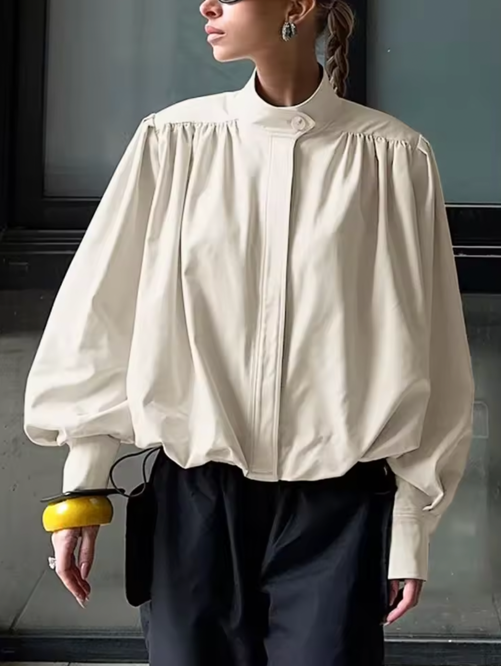 Elevate your everyday style with the Core Jacket, designed for effortless autumn elegance. This casual short jacket features a chic collar and a smooth zipper closure, delivering both comfort and sophistication. Its solid color and loose fit make it perfect for daily commuting or relaxed streetwear, allowing you to move freely while looking polished. Stay cozy and fashion-forward this season with a versatile outerwear piece that complements any casual outfit.