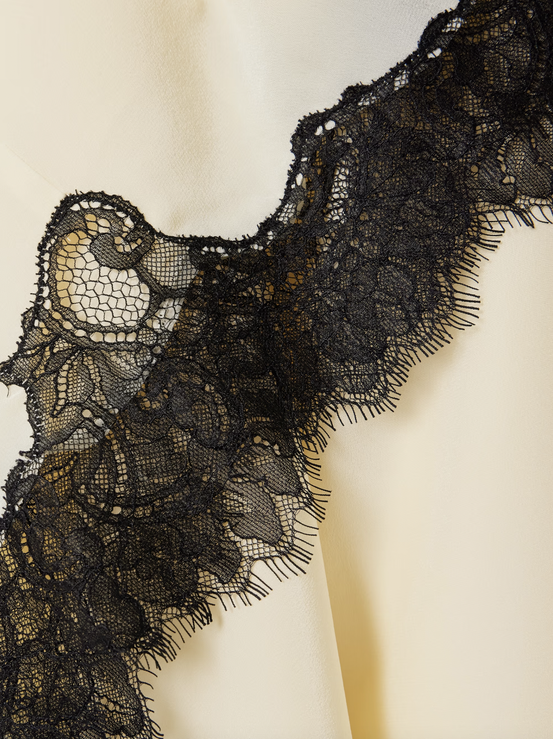 Ulla Johnson’s Rosine Midi Skirt offers timeless elegance with its fluid silk crepe de chine fabric and relaxed A-line silhouette. The delicate contrasting lace trim on the asymmetric hem adds a distinctive vintage flair. Perfectly paired with the matching Bette top, this skirt effortlessly elevates your wardrobe for both casual and special occasions.