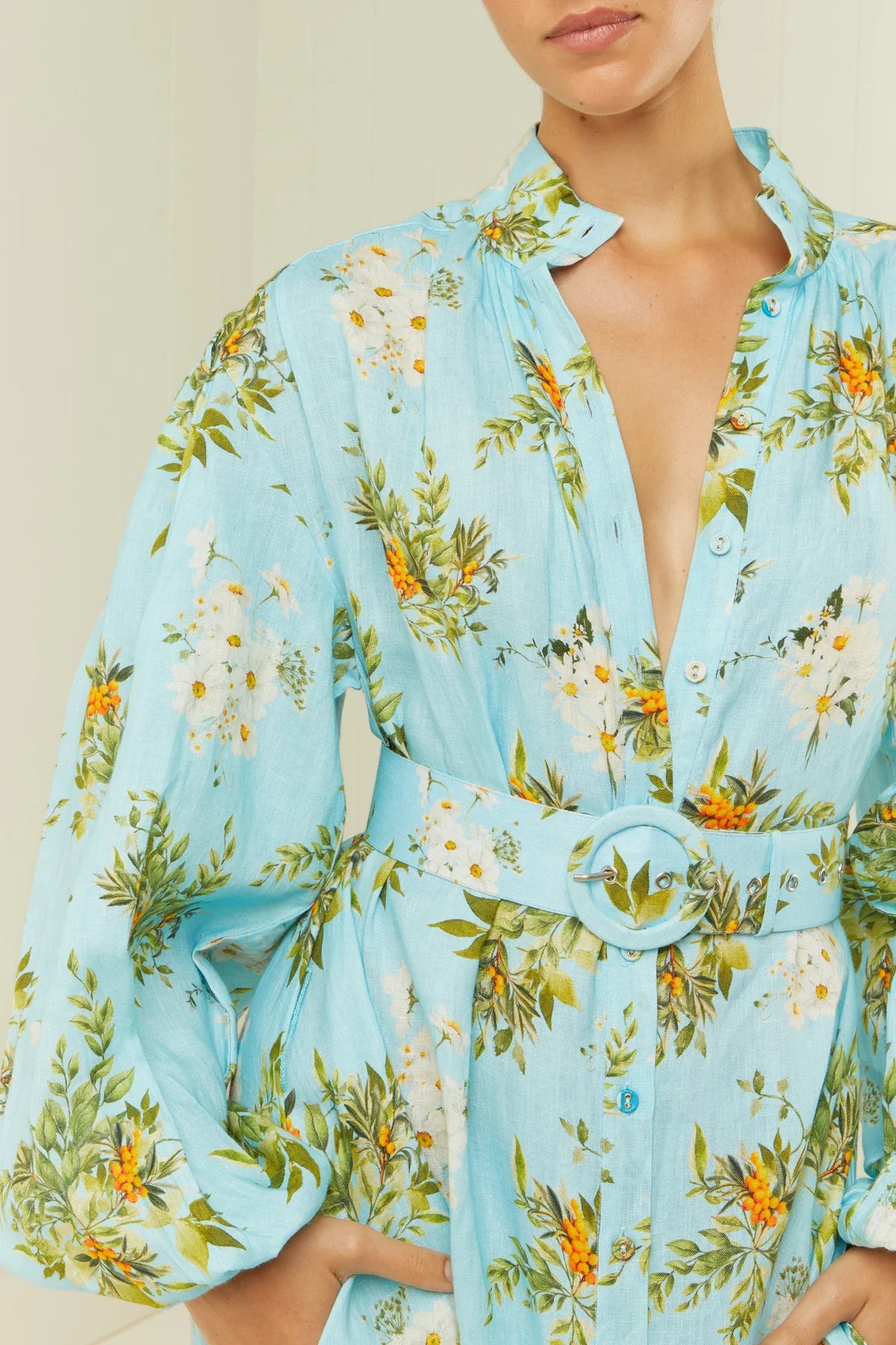 Indulge in the luxurious feel of the Noddy Dress by Palm Noosa, crafted in 100% Premium Linen with the exclusive Wild Berry print. The oversized fit offers a relaxed, effortless style, complete with blouson sleeves and a statement eyelet belt to cinch in the waist. Feel confident and chic in this versatile piece.