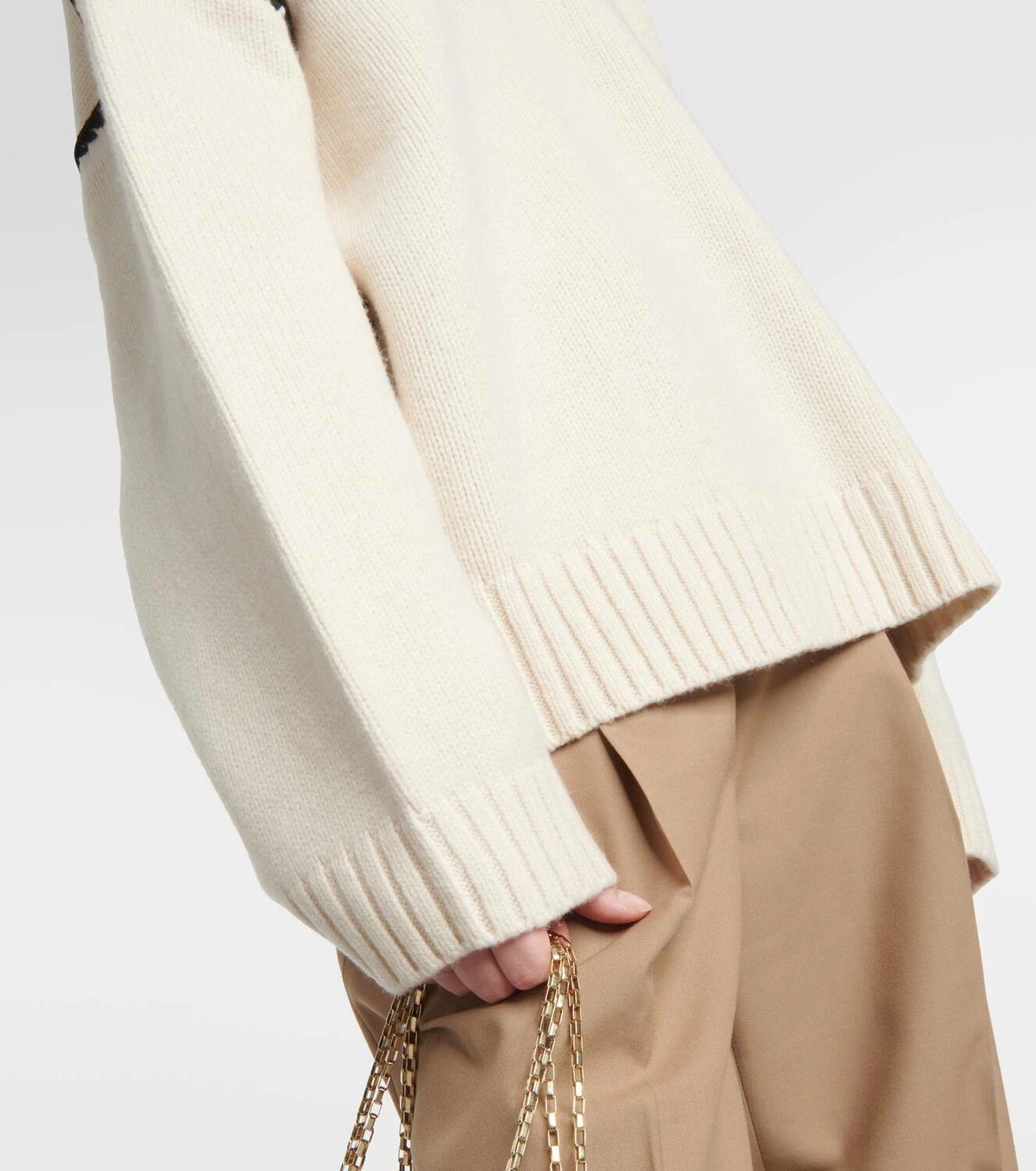 Discover understated elegance with this embroidered wool and cashmere sweater by Totême. Crafted in a wide silhouette from mid-weight wool blended with cashmere, it provides exceptional warmth and softness. The contrasting embroidery along the shoulders and armholes adds a refined artisanal touch, elevating your everyday knitwear with a distinctive, modern flair. Perfectly embodying Scandinavian minimalism, this sweater offers both comfort and style for a timeless, versatile wardrobe staple.