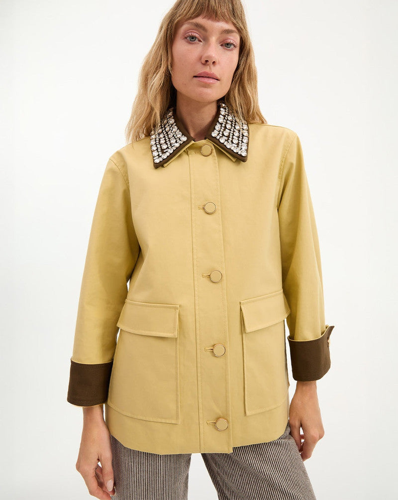The Arlen Dickey Coat is expertly tailored from soft, 100% cotton for a lightweight and transitional piece. With a relaxed, boxy fit and oversized flap pockets, it offers both style and practicality. But the real showstopper? The detachable collar adorned with dazzling rhinestones, adding a touch of glamour and elevating any outfit.