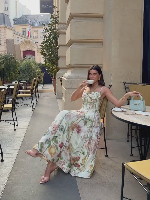 The Amoréa midi dress transitions effortlessly from day to evening with its exclusive in-house floral print and flattering corset-style structure. Crafted from meticulously-sourced Italian linen, it features dimensional panels outlined in contrasting pink trims that enhance volume and movement while following your natural contours. A versatile piece designed for timeless elegance.