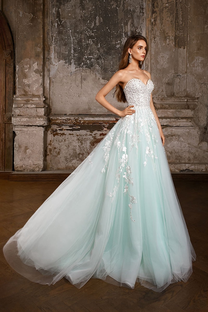 Elevate your style with the Robe Josey, an evening gown fit for a daring and adventurous fashionista. Embrace the challenge of standing out at any formal event with this chic and bold statement piece. Command attention and make a lasting impression with this stunning gown.