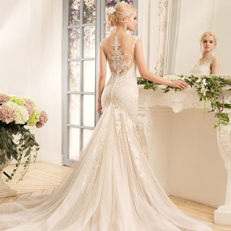 Elevate your special day with the Robe Gunivera. This ivory gown boasts exquisite embroidery, offering an elegant touch to any bridal ensemble. Let the Gunivera be the perfect, luxurious addition to your wedding attire.