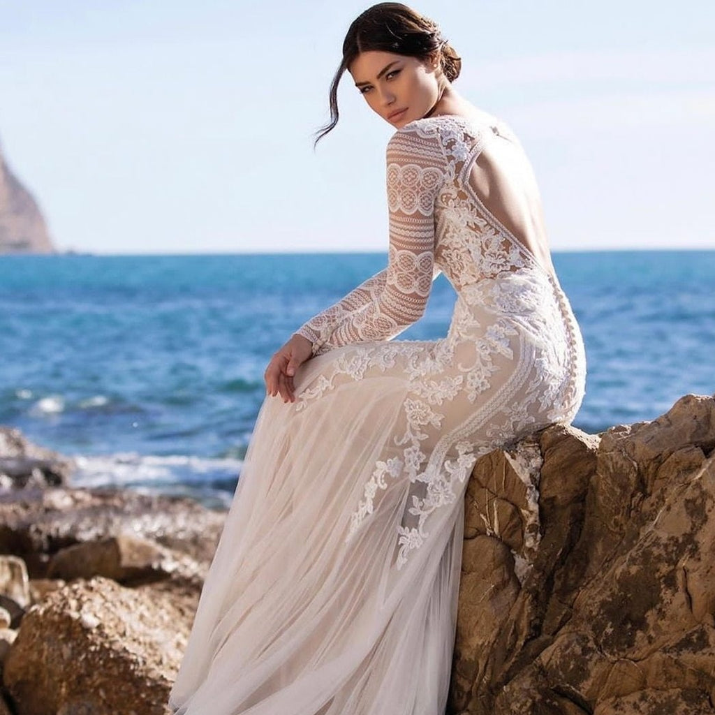 Introducing the Robe Charill, a beautiful mermaid gown crafted with delicate lace for an elegant, sophisticated look. Transform any event into an unforgettable experience with this luxurious, exclusive piece of clothing.