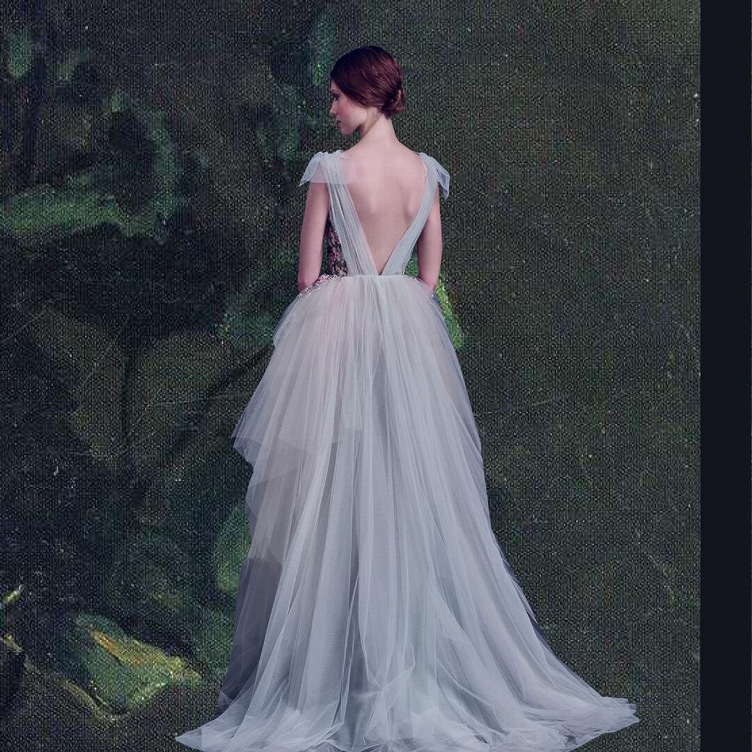 Transform into a queen with our Robe Franncine! This exquisite gown evokes the grandeur of the renaissance era, featuring intricate details and luxurious fabric. Perfect for themed parties or costume events, embody the elegance and charm of the past. Feel like royalty in this Renaissance beauty!